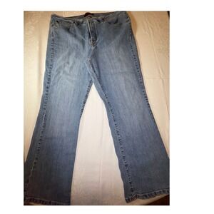 Jeanstar Womens 22W Short Bootcut Jeans Medium Wash Stretch Denim Blue